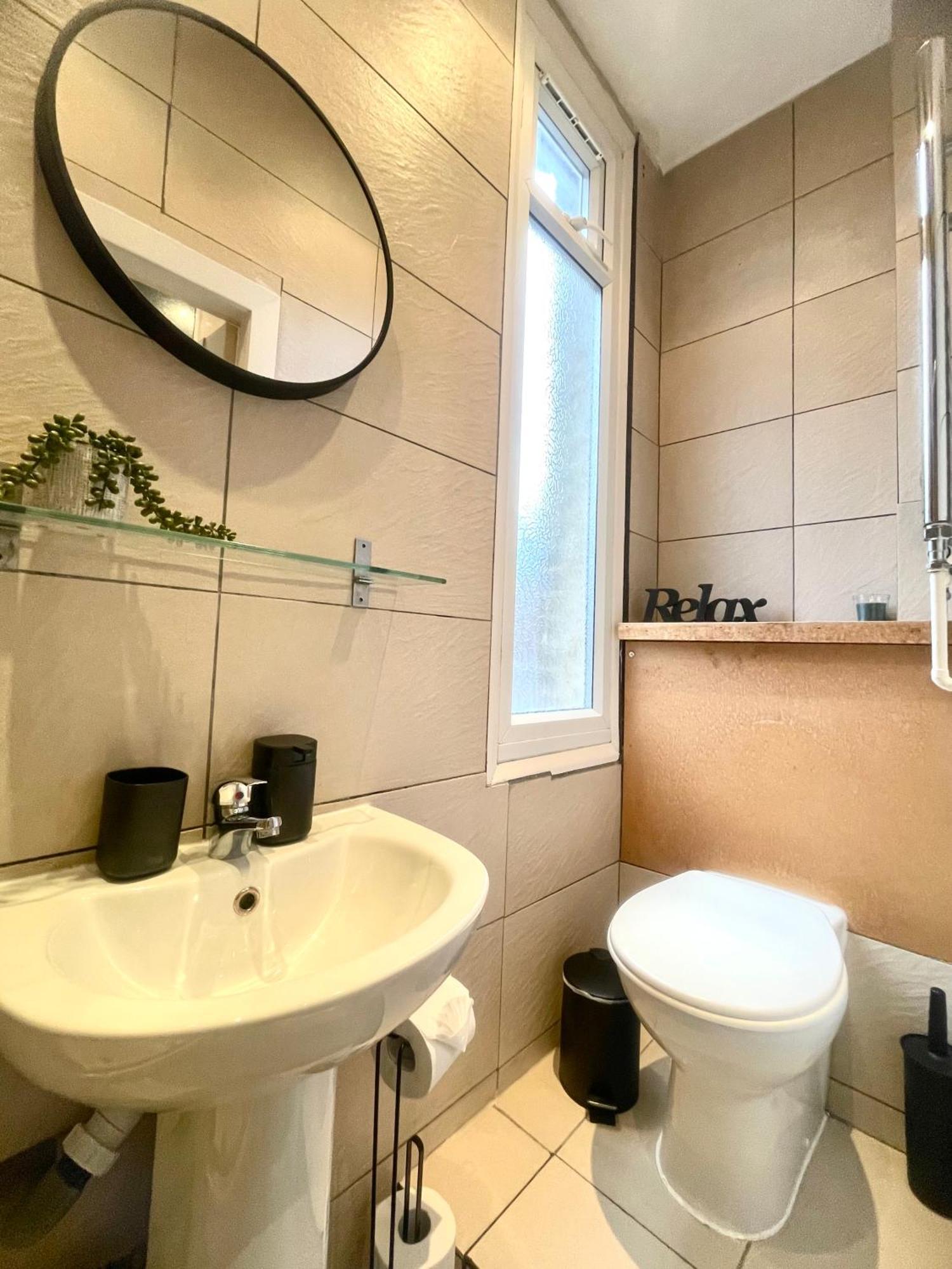A Fantastic One Double Bedroom Flat Лондон Экстерьер фото