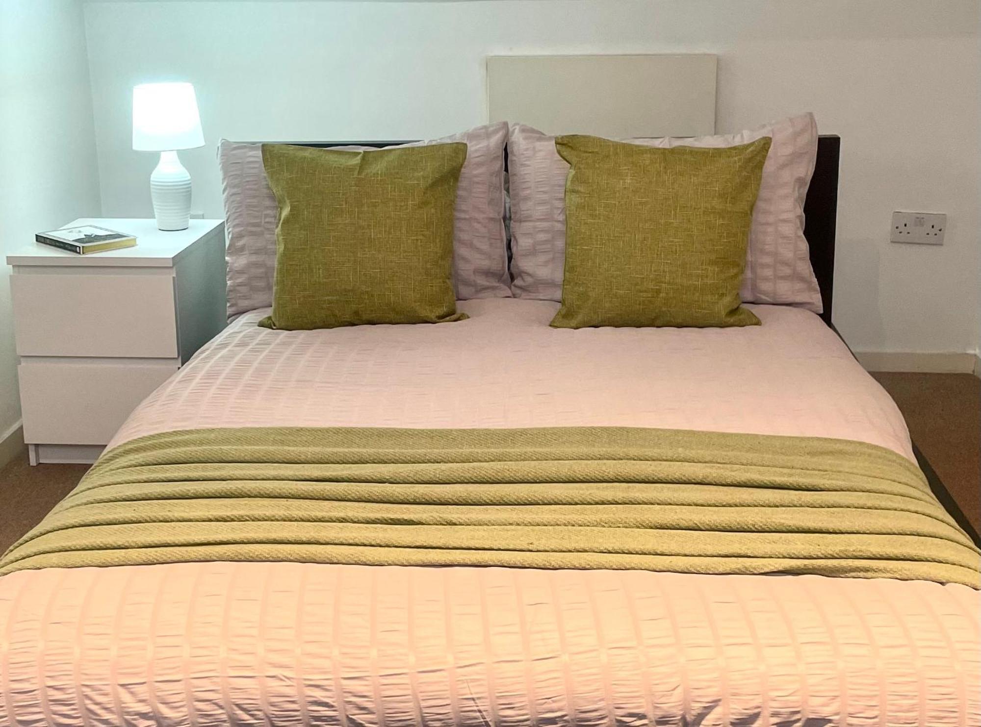 A Fantastic One Double Bedroom Flat Лондон Экстерьер фото