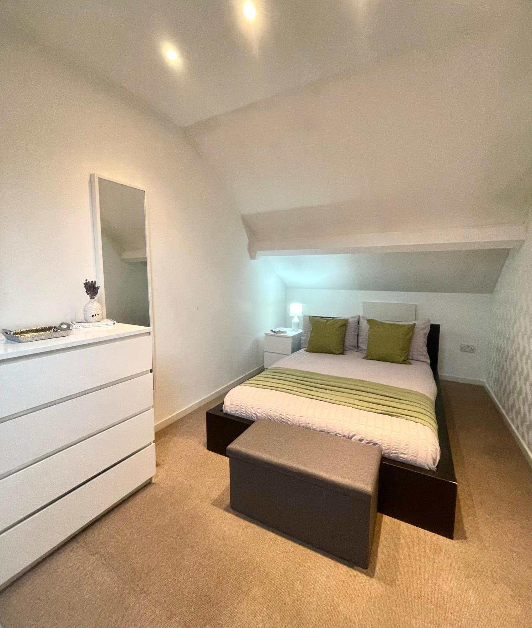 A Fantastic One Double Bedroom Flat Лондон Экстерьер фото