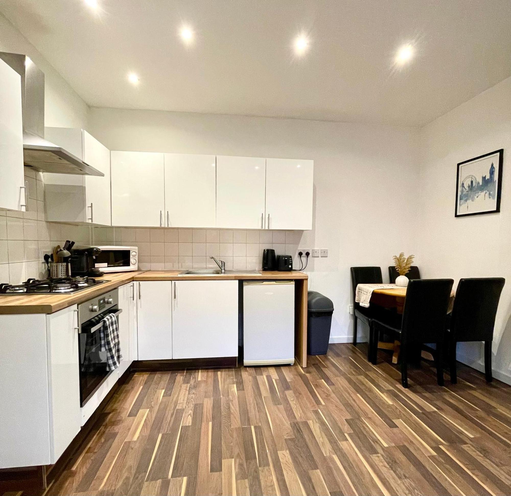 A Fantastic One Double Bedroom Flat Лондон Экстерьер фото